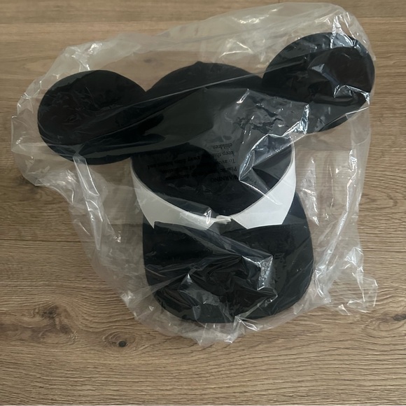 Disney Mickey Mouse Grooms Ears Hat By Vera Wang Limited Edition New NIB - Picture 4 of 4